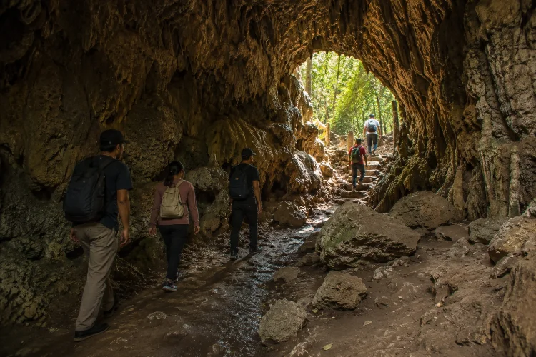 Wisata Goa di Wonosoco untuk Petualangan Ringan